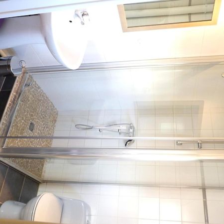 Hotel-Restaurant La P'Tite Auberge Lillebonne Zewnętrze zdjęcie