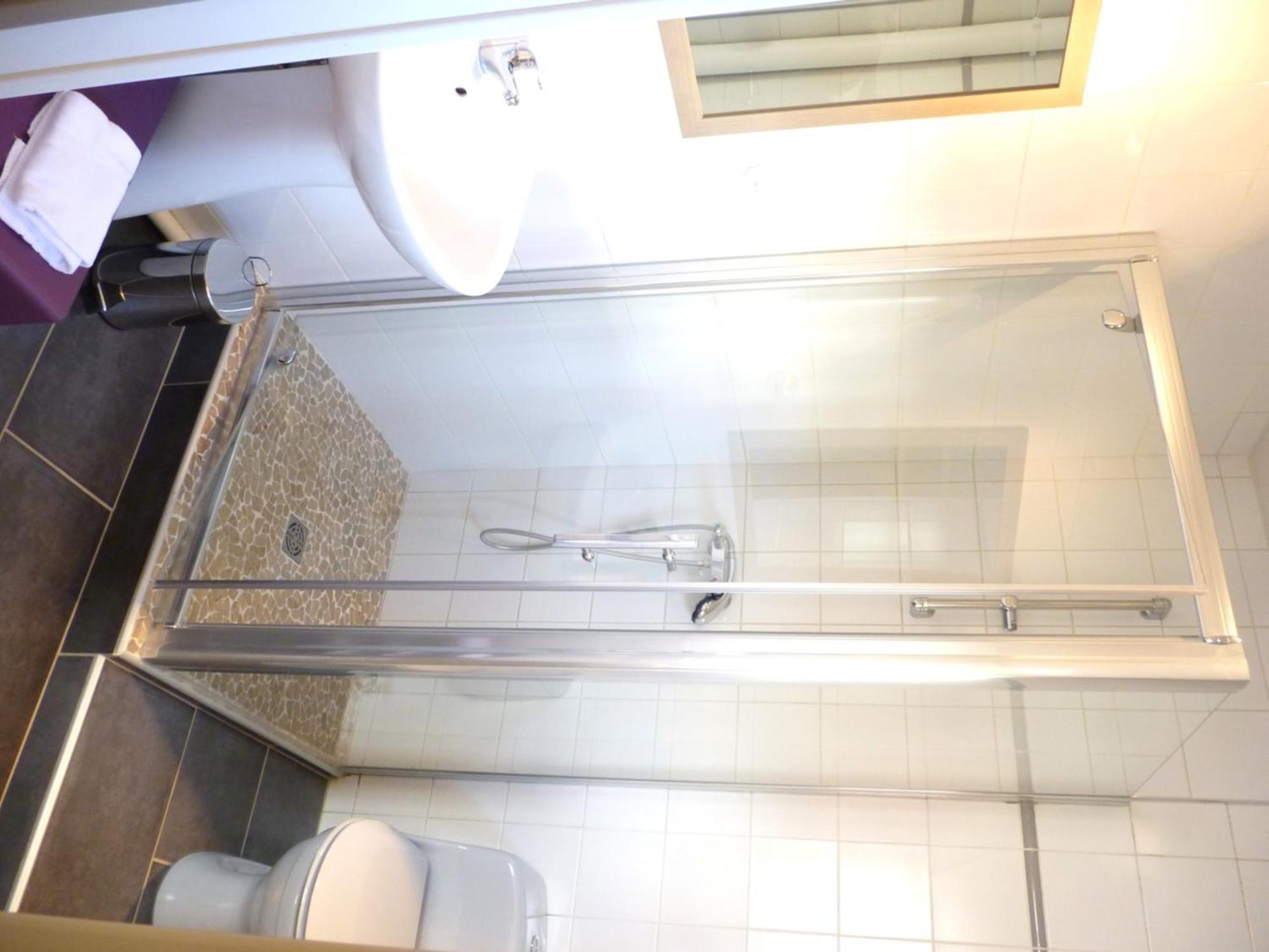 Hotel-Restaurant La P'Tite Auberge Lillebonne Zewnętrze zdjęcie