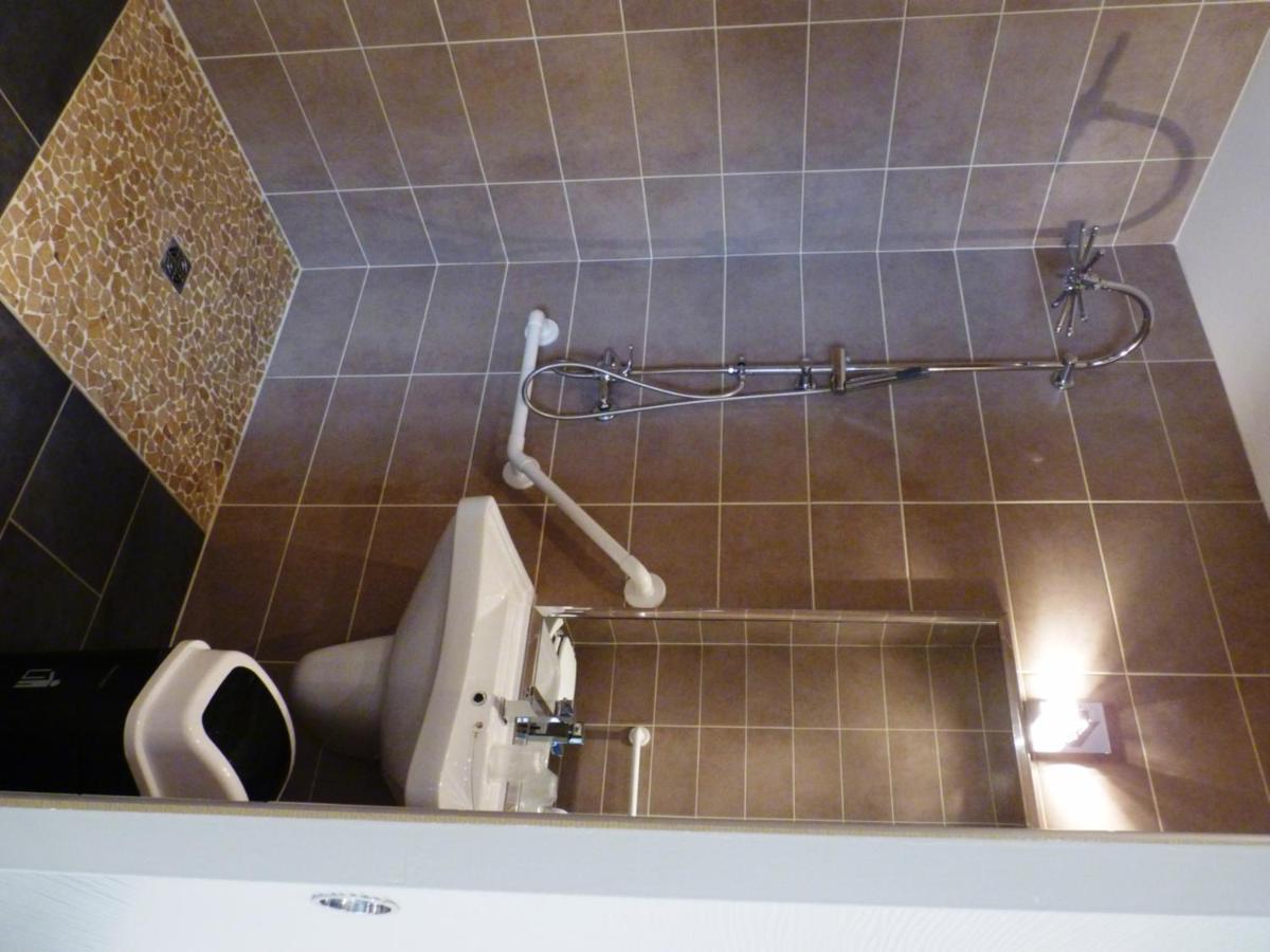 Hotel-Restaurant La P'Tite Auberge Lillebonne Zewnętrze zdjęcie