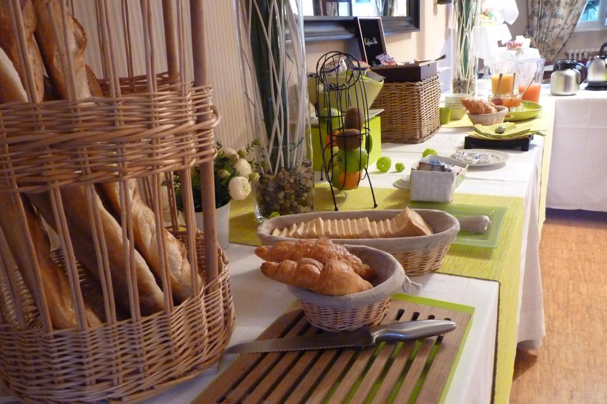 Hotel-Restaurant La P'Tite Auberge Lillebonne Zewnętrze zdjęcie