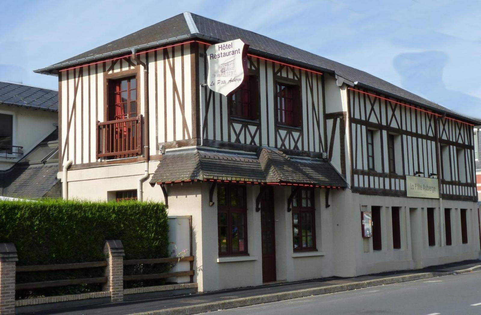 Hotel-Restaurant La P'Tite Auberge Lillebonne Zewnętrze zdjęcie