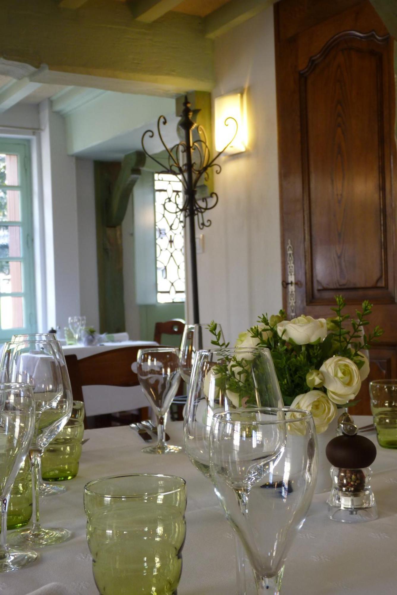 Hotel-Restaurant La P'Tite Auberge Lillebonne Zewnętrze zdjęcie