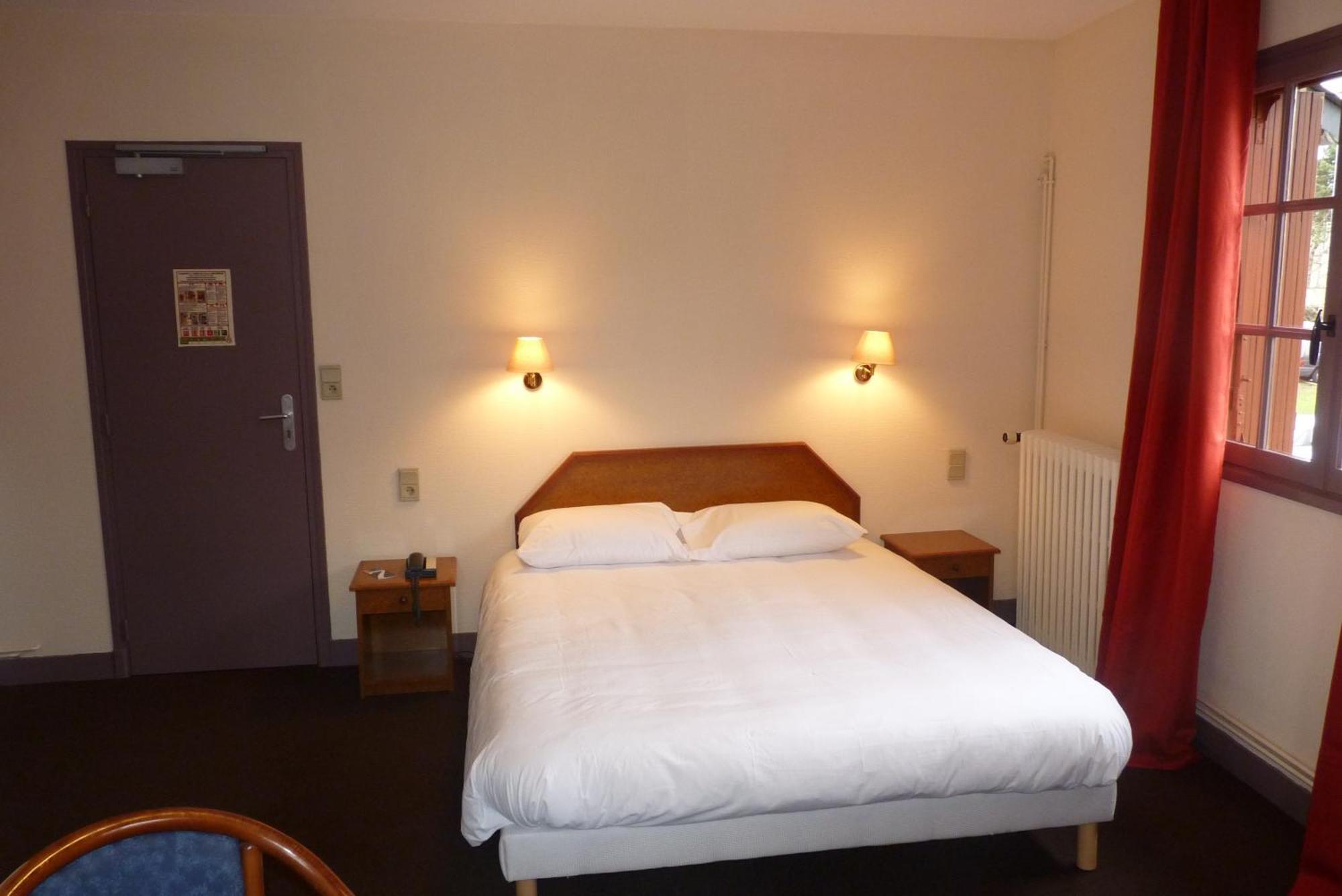 Hotel-Restaurant La P'Tite Auberge Lillebonne Zewnętrze zdjęcie