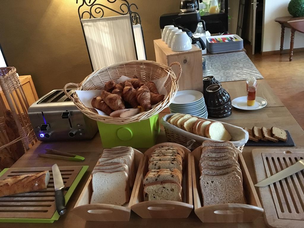 Hotel-Restaurant La P'Tite Auberge Lillebonne Zewnętrze zdjęcie
