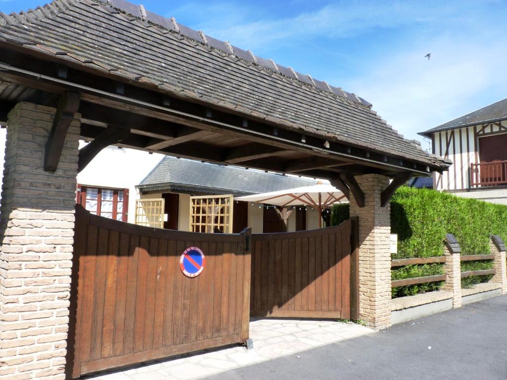 Hotel-Restaurant La P'Tite Auberge Lillebonne Zewnętrze zdjęcie