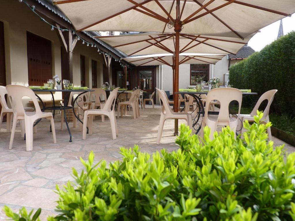 Hotel-Restaurant La P'Tite Auberge Lillebonne Zewnętrze zdjęcie